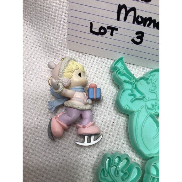 Wilton Cookie Cutters Precious Moments Plastic 1993~Lot Of 6 ~ Plus 2 Ornaments - Picture 6 of 9